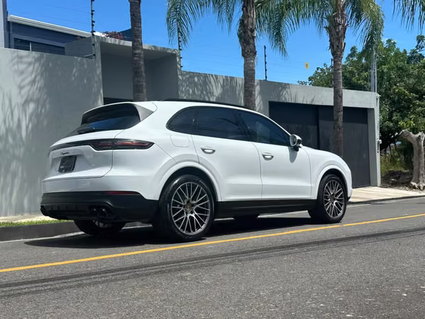 PORSCHE CAYENNE PLATINUM EDITION