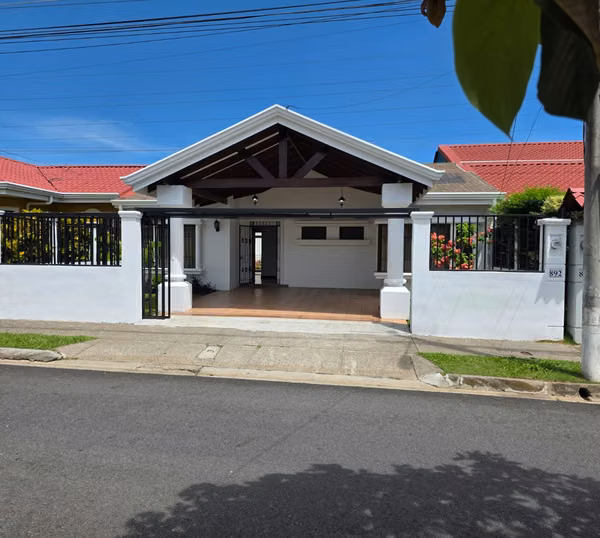 Casa de una planta en Residencial Real Santamaría, Ulloa, Heredia