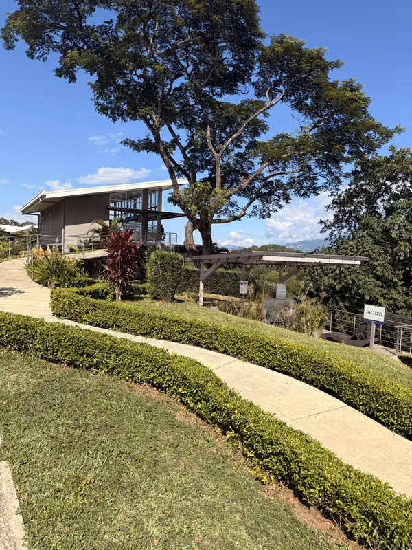 Se Alquila Hermosa casa con patio propio en Condominio cerca del Coyol