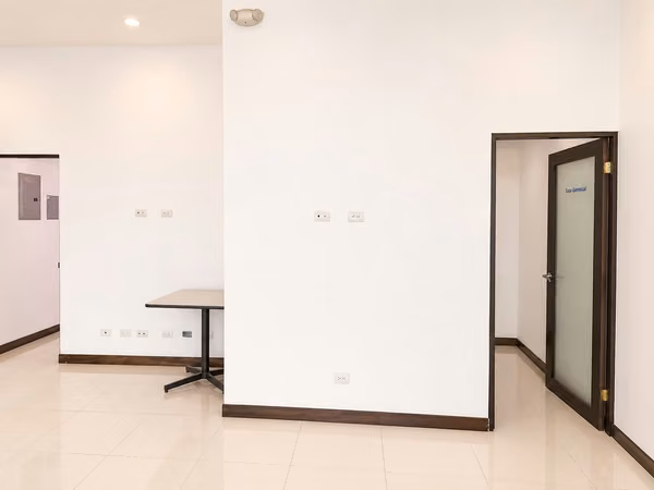 LOCAL COMERCIAL EN ALQUILER – MALL ZONA CENTRO