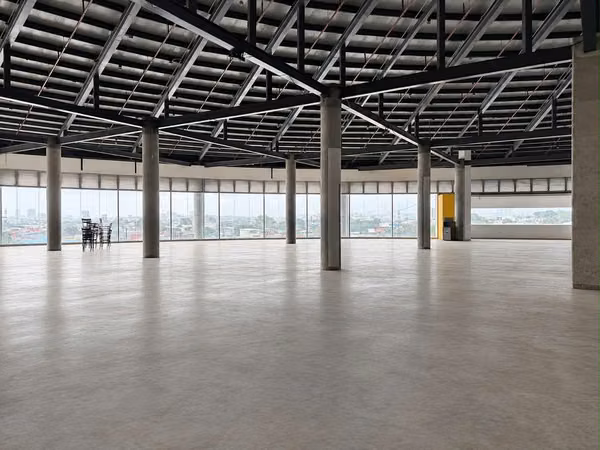 LOCAL COMERCIAL EN ALQUILER – MALL ZONA CENTRO