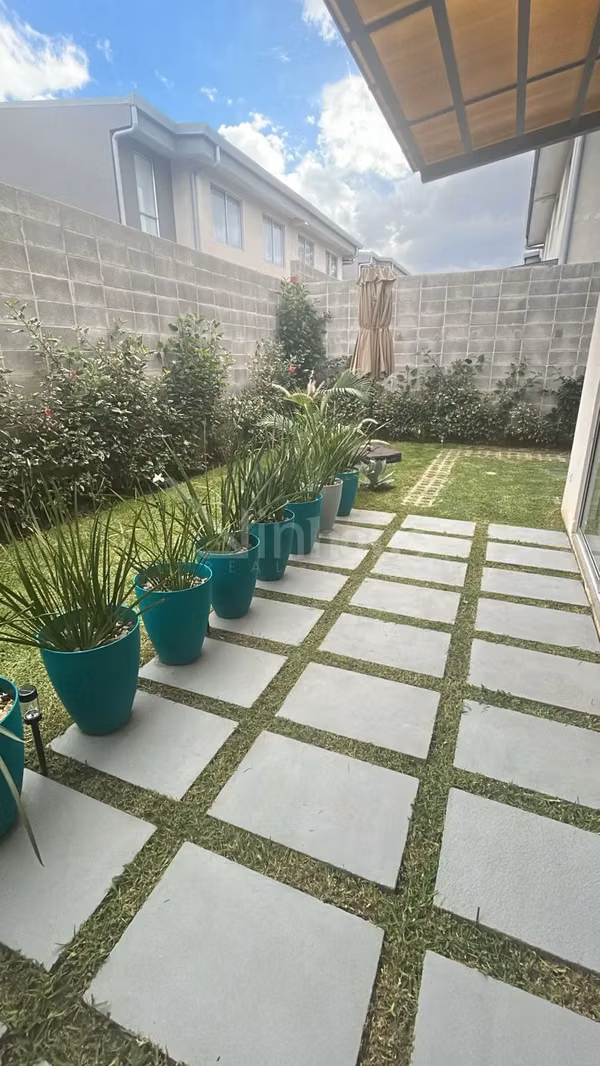 id 43158 Venta de casa en condominio - Curridabat