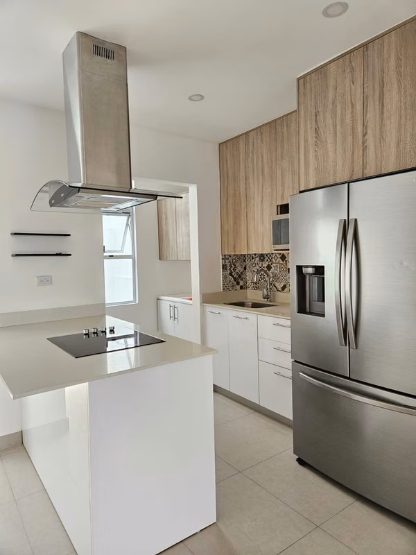 Alquiler de Casa en Condominio Vistas Santa Ana, Río Oro