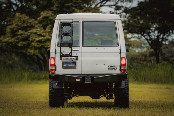LAND CRUISER TROOPY V8