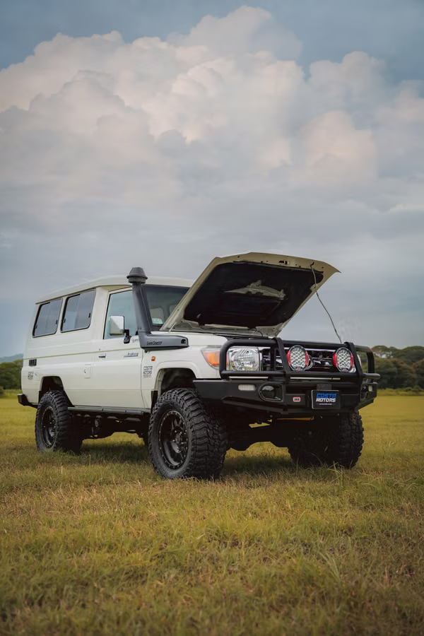 LAND CRUISER TROOPY V8