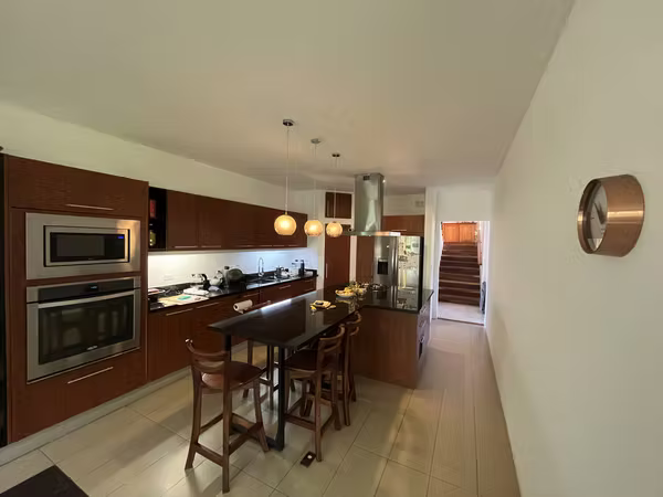 CASA AMUEBLADA EN ALQUILER LOMAS DEL VALLE SANTA ANA 2 HAB CÓD JV374