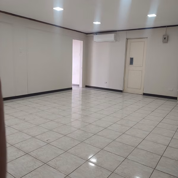 Alquiler amplia casa para oficinas en Barrio Dent / Excelente ubicación