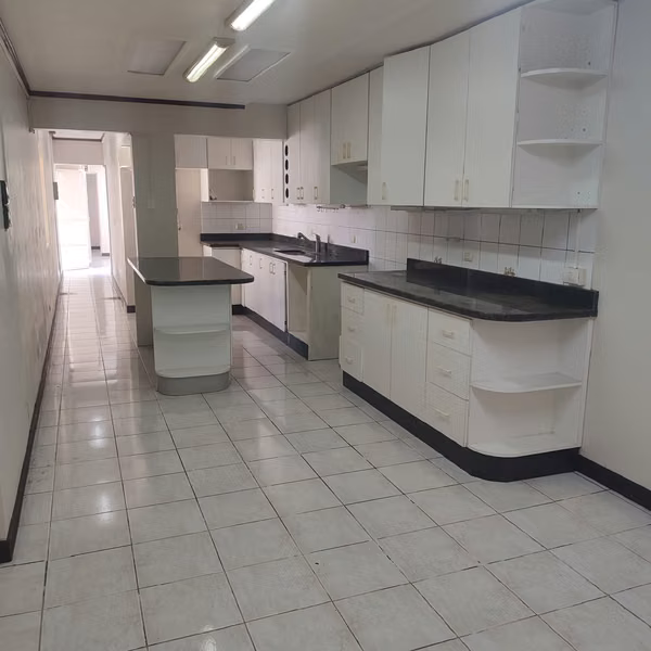 Alquiler amplia casa para oficinas en Barrio Dent / Excelente ubicación