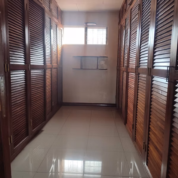 Alquiler amplia casa para oficinas en Barrio Dent / Excelente ubicación