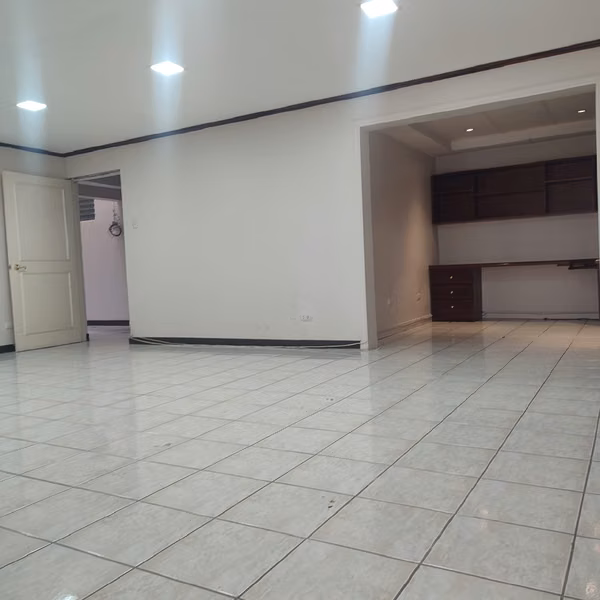 Alquiler amplia casa para oficinas en Barrio Dent / Excelente ubicación