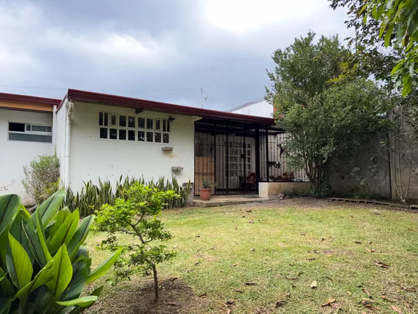 FURNISHED HOUSE FOR RENT IN TRES RIOS ON ONE FLOOR
