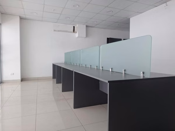 Alquiler de oficina 110m2 con acabados en Sabana Norte.