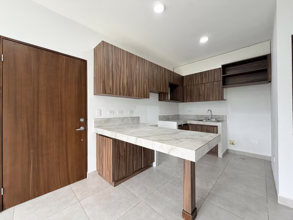SE ALQUILA EN ROHRMOSER APARTAMENTO DOS HABITACIONES DOS BALCONES