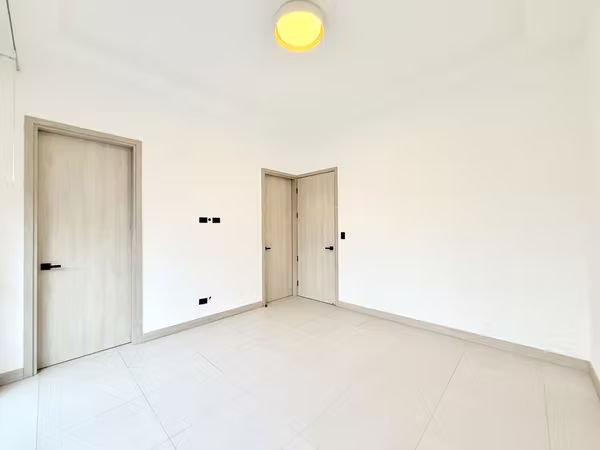Alquiler casa c/jardín, 3 habitaciones, sala de TV