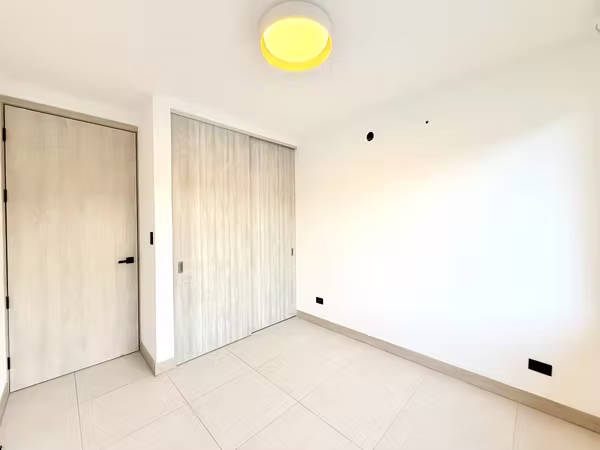 Alquiler casa c/jardín, 3 habitaciones, sala de TV
