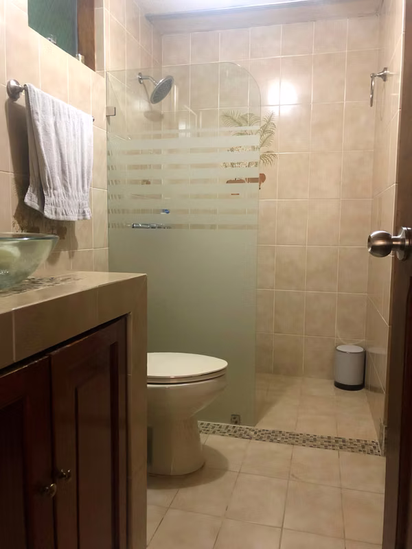 Amplia Casa en Venta en Heredia - Residencial María Auxiliadora