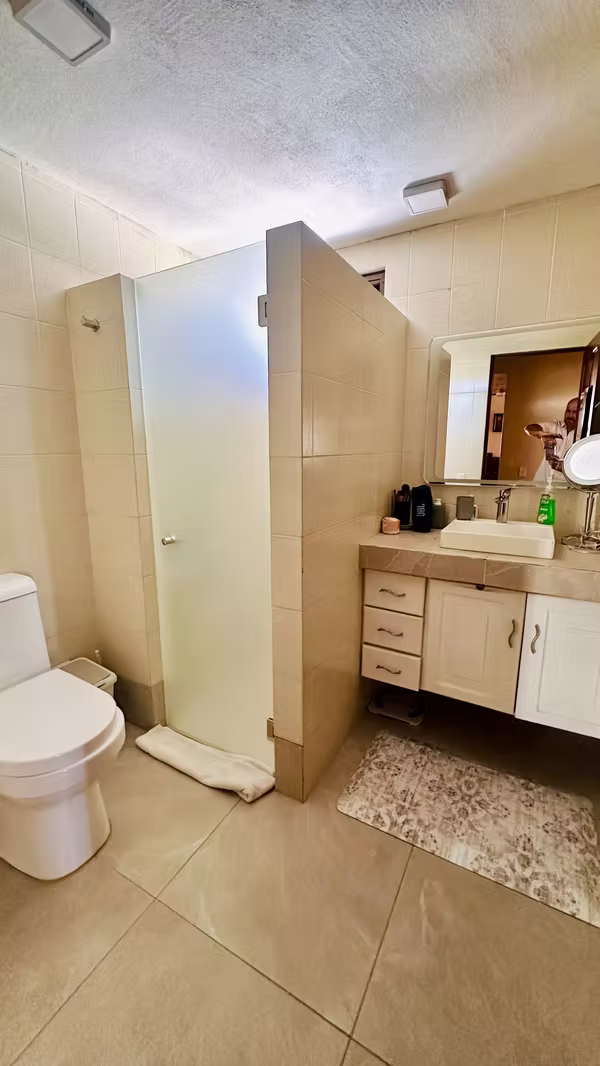 Amplia Casa en Venta en Heredia - Residencial María Auxiliadora