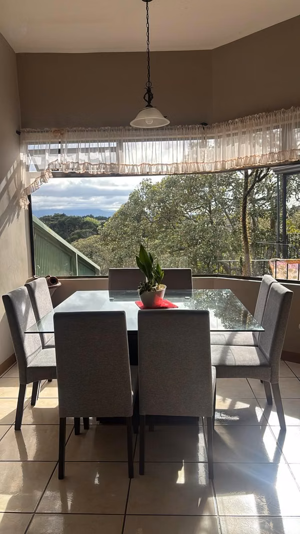 3 story home in San Isidro de Heredia (Santa Cruz) 186 sq. mts.