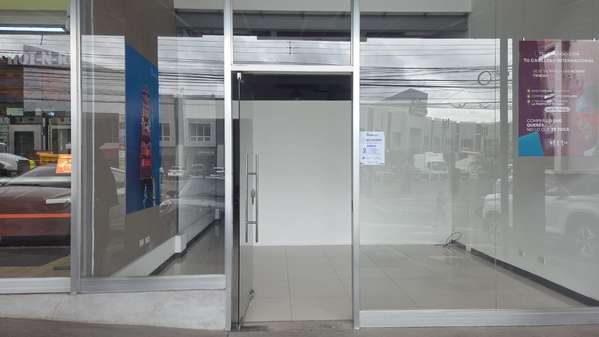 Commercial Local Rental in C. Comercial on main road