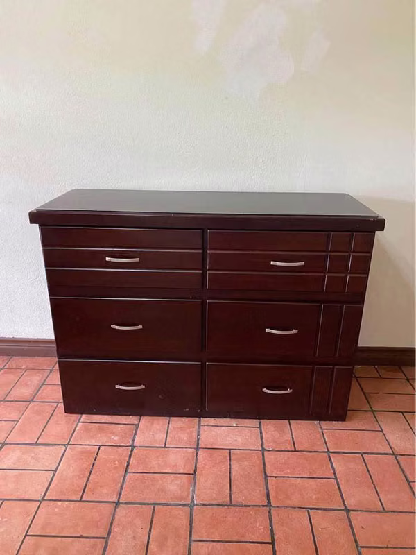 Comoda Gavetero Bufetera en Madera De Cedro. Like New Month 124 cm Long X 45 cm Background X 89 cm High