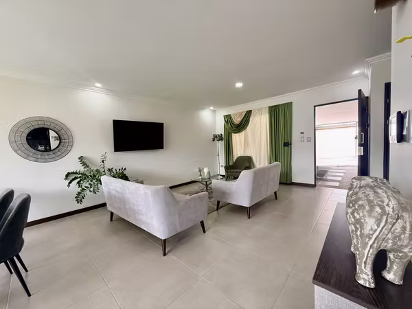 Contemporary 3 bedroom house sale with large garden in Santa Ana