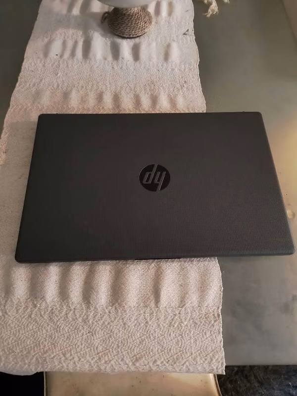 Laptop HP 255 G10