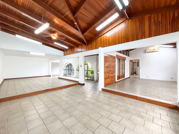 Rohrmoser Strategic Location + 615 m² for Commerce, Offices or Company