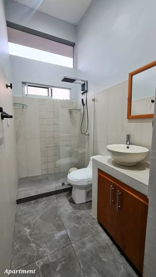 Venta de propiedad con casa y tres apartamentos en Perez Zeledon