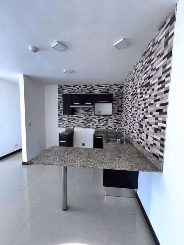 Apartamento en Alquiler – San Sebastián Precio de alquiler: ¢415,000 mensuales
