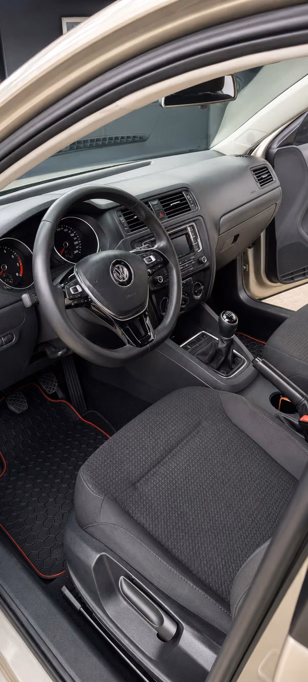 Volkswagen Jetta 2015. Excelente Estado. Motor 2000. Listo para traspaso