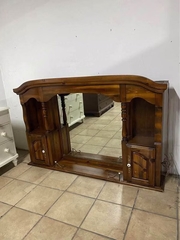 Fino Espejo Con Mueble En Madera De Cedro y Luz, Como Nuevo Mide 167 cm Largo X 110 cm Alto
