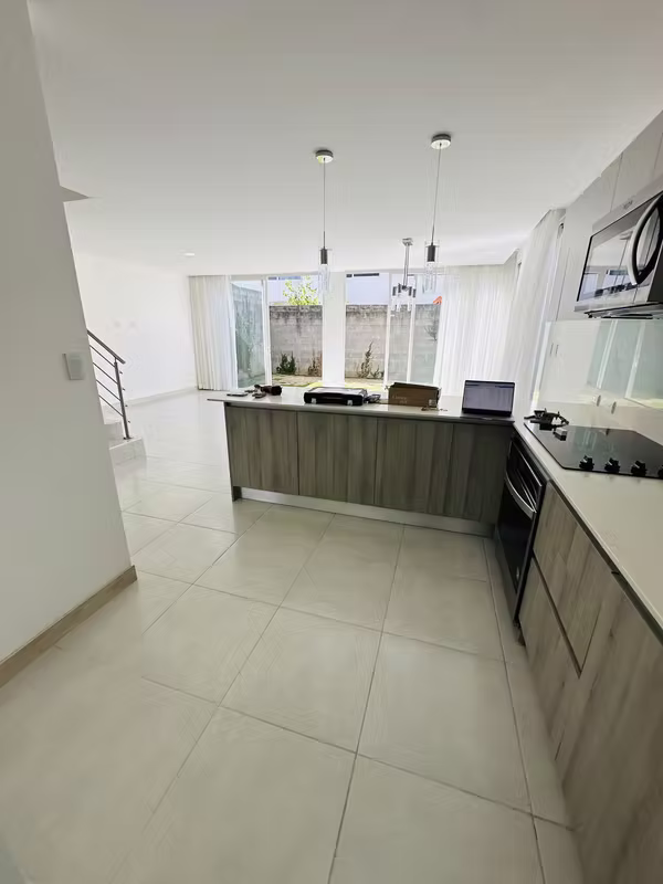 ALQUILER DE CASA EN CONDOMINIO LA ARBOLEDA