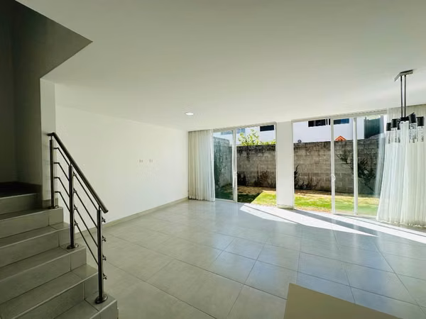 ALQUILER DE CASA EN CONDOMINIO LA ARBOLEDA