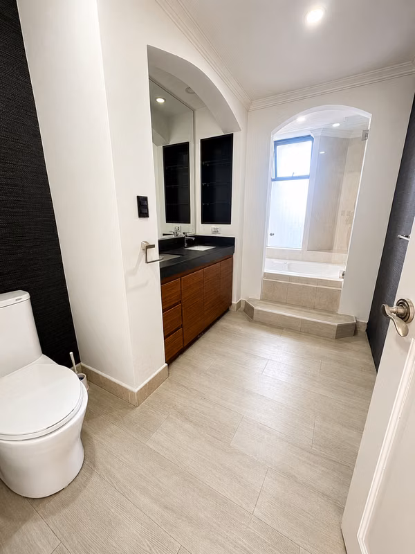 Alquiler amplio apartamento en Escazú