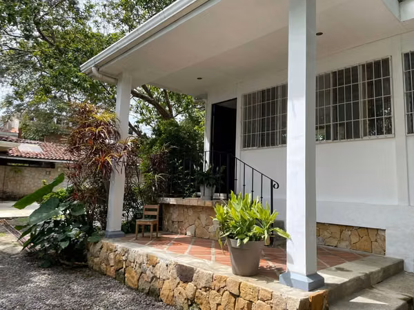 Single floor unitDettachedGarden!!!!!!! Escazu1500$