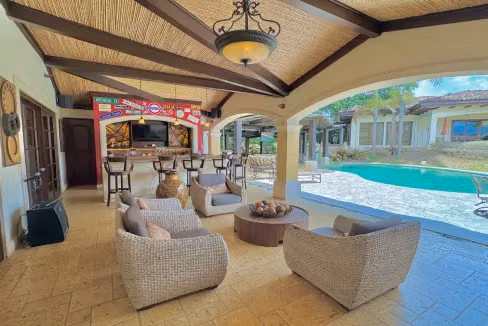Casa tipo Colonial con Piscina en Condominio en Santo Domingo de Heredia