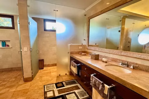 Casa tipo Colonial con Piscina en Condominio en Santo Domingo de Heredia