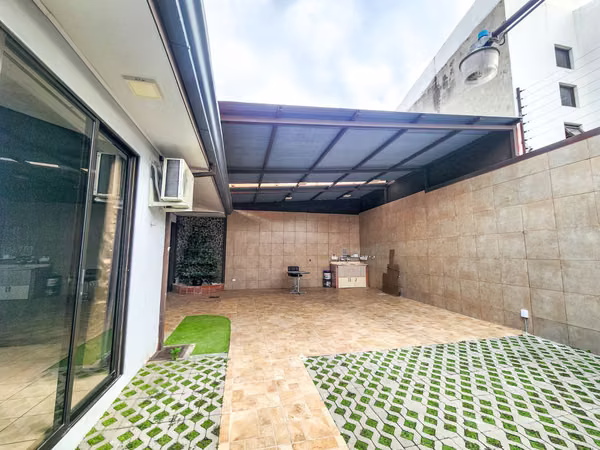 Casa en Venta Santa Ana | Quintas Don Lalo | 409 m² | 3 Hab | 6 Parqueos