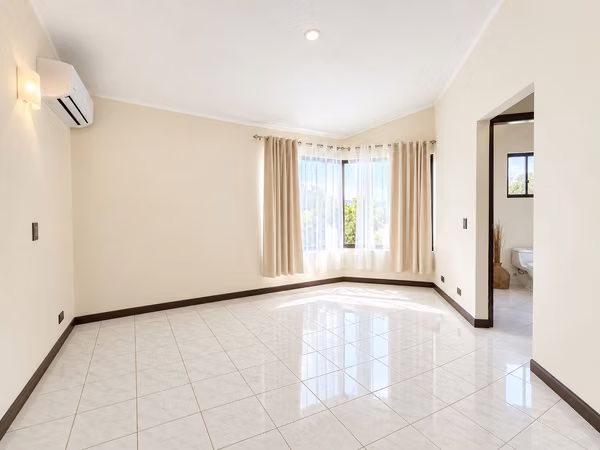 Casa en Venta Santa Ana | Quintas Don Lalo | 409 m² | 3 Hab | 6 Parqueos