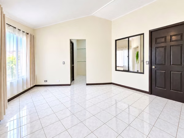 Casa en Venta Santa Ana | Quintas Don Lalo | 409 m² | 3 Hab | 6 Parqueos