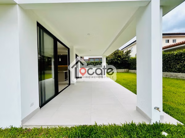 Venta de casa de lujo, Condominio en Piedades de Santa Ana