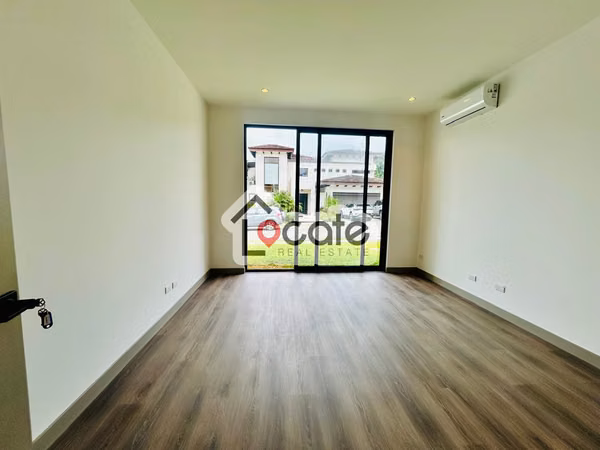 Venta de casa de lujo, Condominio en Piedades de Santa Ana