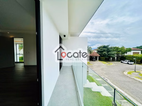 Venta de casa de lujo, Condominio en Piedades de Santa Ana