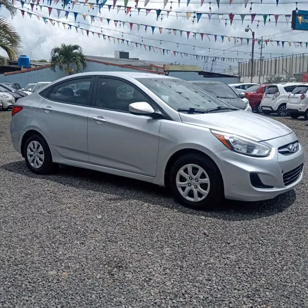 HYUNDAI  ACCENT 2015  FINANCIADO