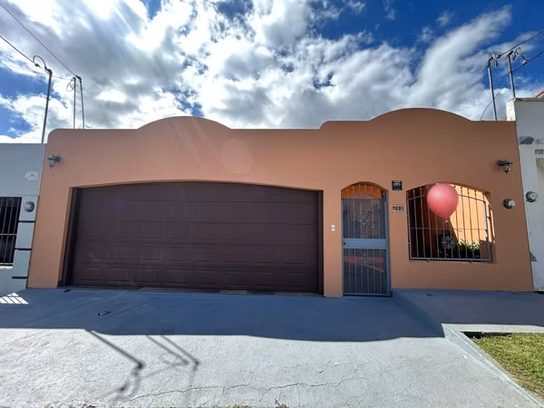 SE VENDE CASA EN RESIDENCIAL ESTANCIA ANTIGUA – TRES RÍOS CENTRO