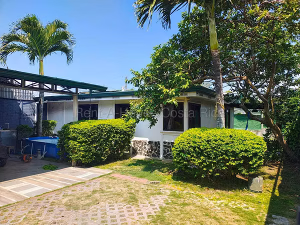 Nice House in Residential, Turrucias - 124; Large lot, security and excellent location