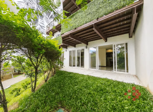 Apartamento con jardín en venta, Río Oro de Santa Ana.
