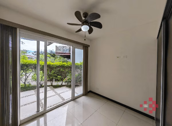 Apartamento con jardín en venta, Río Oro de Santa Ana.