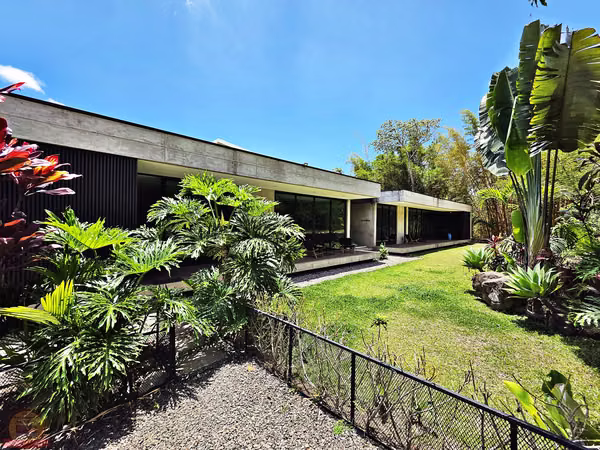 Casa Moderna de 1 Nivel 3habs+Serv en Escazú | 1.398m² | Diseño de Autor