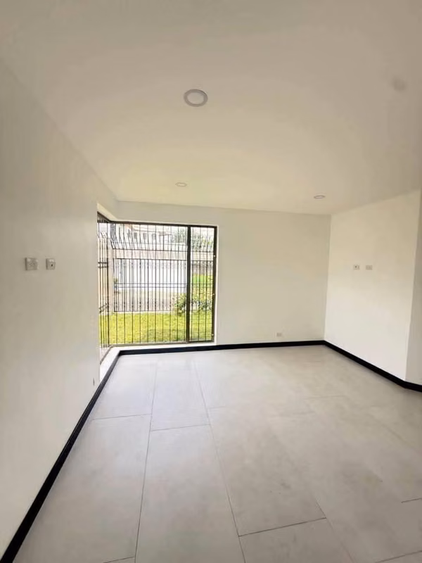 Se Vende Hermosa Casa Recién Remodelada, San Pablo de Heredia.